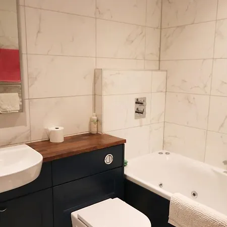 Fernbank One Bed With Garden&parking