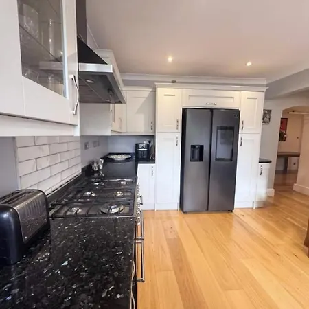 Fernbank One Bed With Garden And Parking Bristol