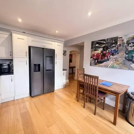 Apartamento Fernbank One Bed With Garden And Parking