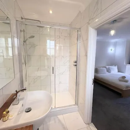 Fernbank One Bed With Garden And Parking * Bristol