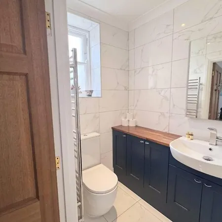 Apartamento Fernbank One Bed With Garden And Parking *